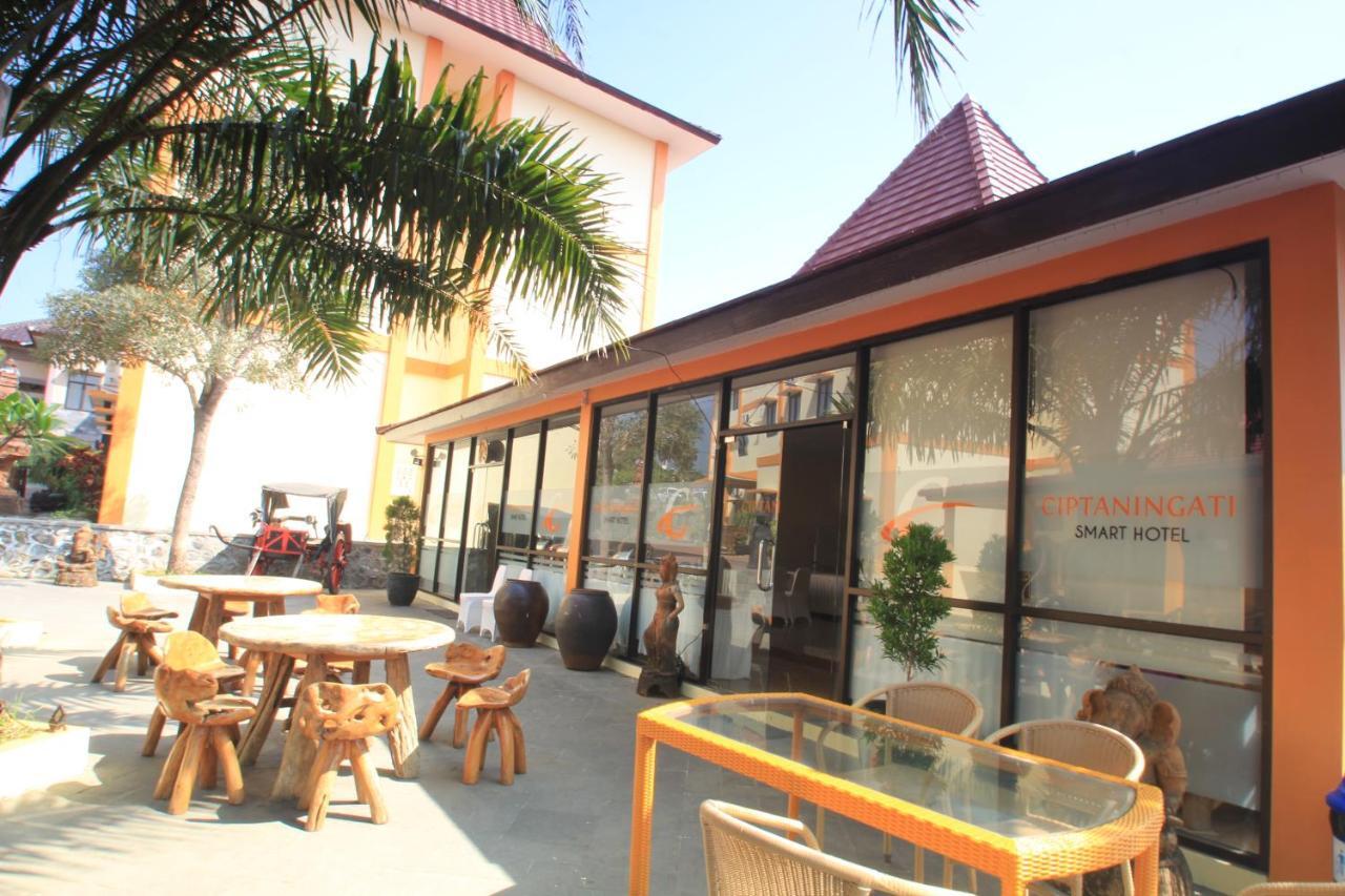 Ciptaningati Hotel Batu  Exterior photo