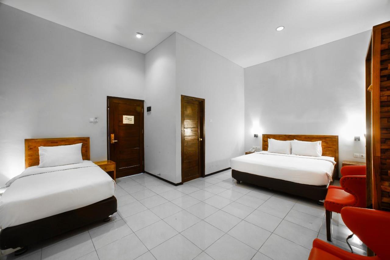 Ciptaningati Hotel Batu  Exterior photo
