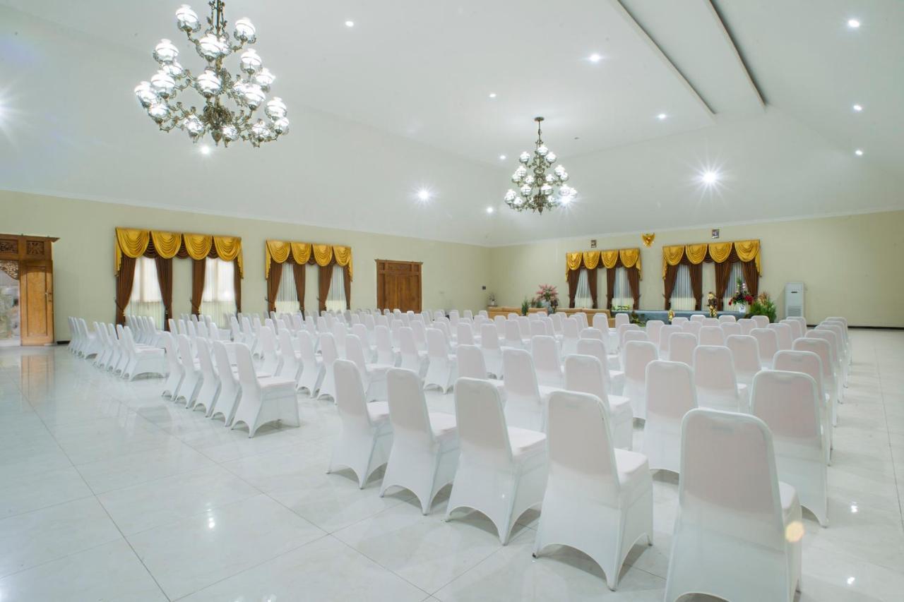 Ciptaningati Hotel Batu  Exterior photo